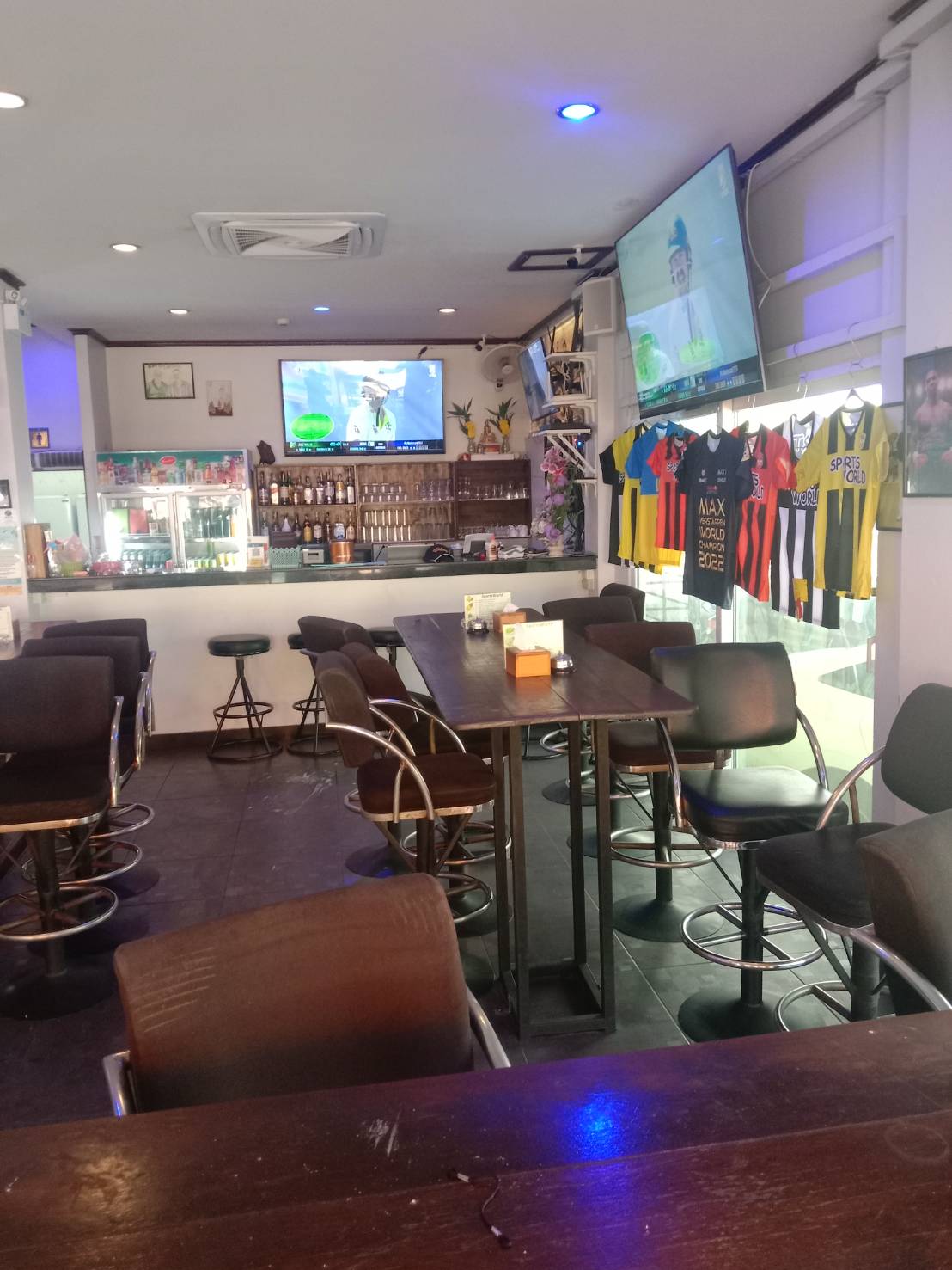 SportsWorld Pattaya, the bar inside