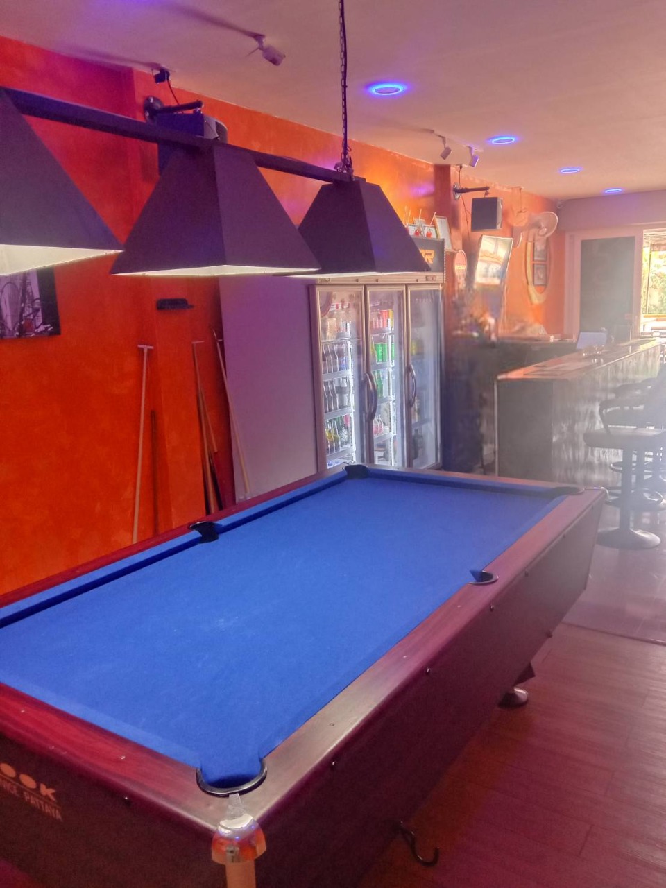 s bar billiart table