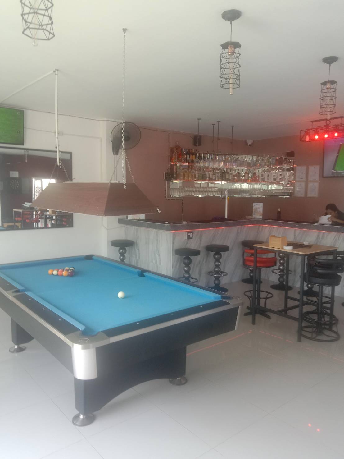 Poppy's bar pool billiart