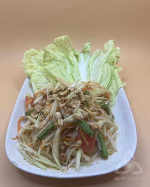 Yummy's restaurant and bar in Jomtien pattaya thailand, pappaya salad