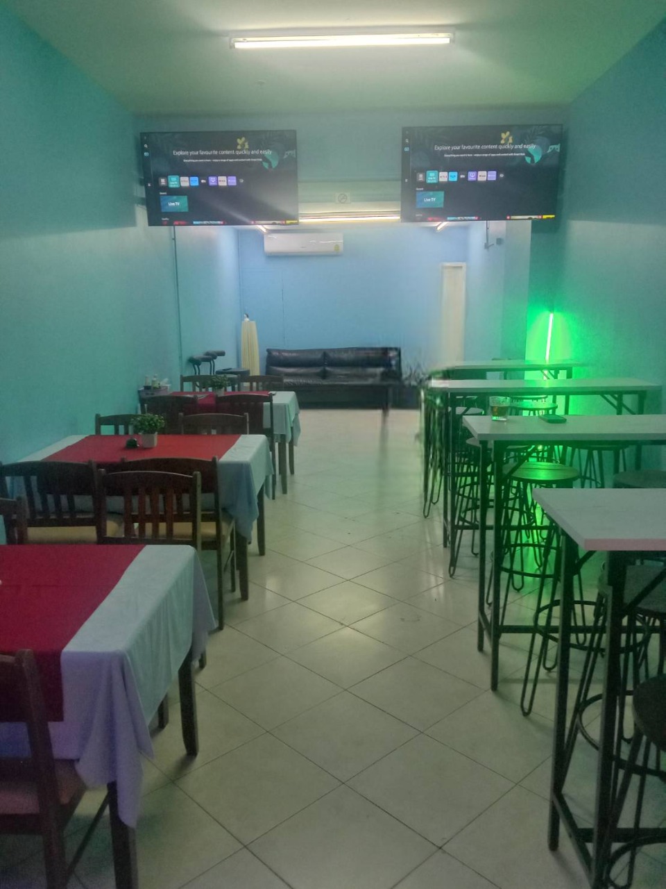 Yummy's restaurant and bar in Jomtien pattaya thailand, top place, ordered tables