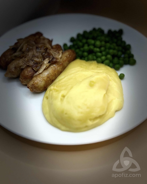 Yummy's restaurant and bar in Jomtien pattaya thailand, sausages and mached potato's