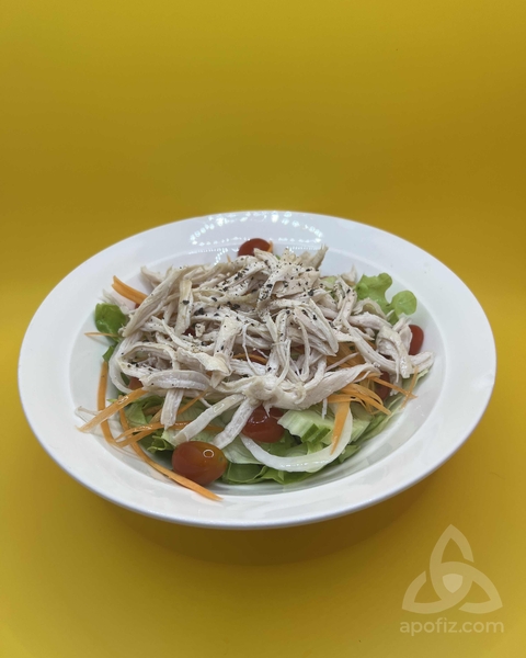 Yummy's restaurant and bar in Jomtien pattaya thailand, chicken salad