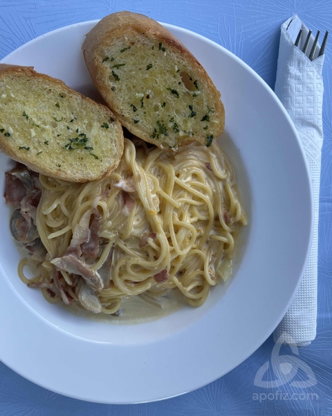 Yummy's restaurant and bar in Jomtien pattaya thailand, spaggethy carbonara