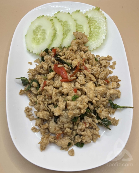 Yummy's restaurant and bar in Jomtien pattaya thailand, pad kapao, beef pork or chicken