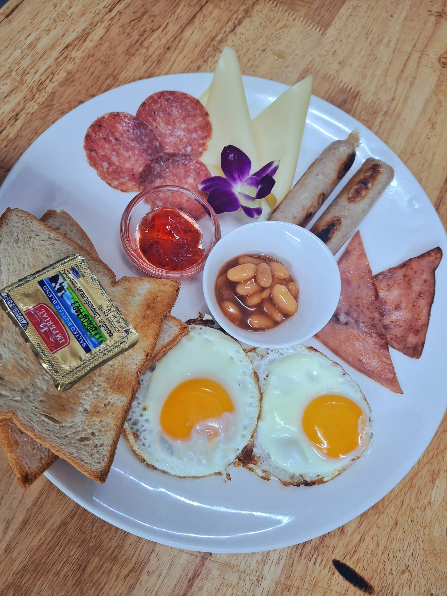 La Taverne  Bistro restaurant, Pattaya soi Khao Talo, german breakfast