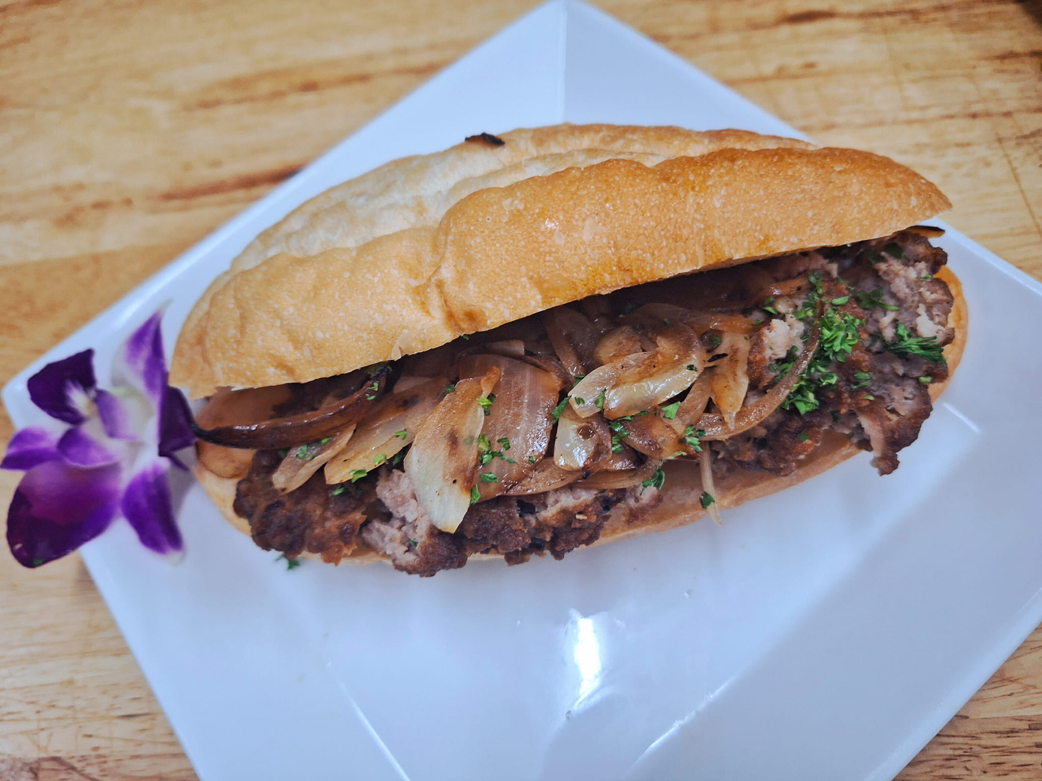 La Taverne  Bistro restaurant, Pattaya soi Khao Talo, sandwich lunch breakfast