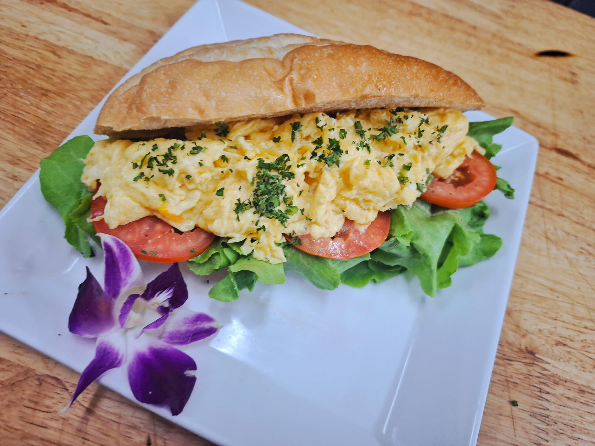 La Taverne  Bistro restaurant, Pattaya soi Khao Talo, breakfast sandwich with scamble eggs