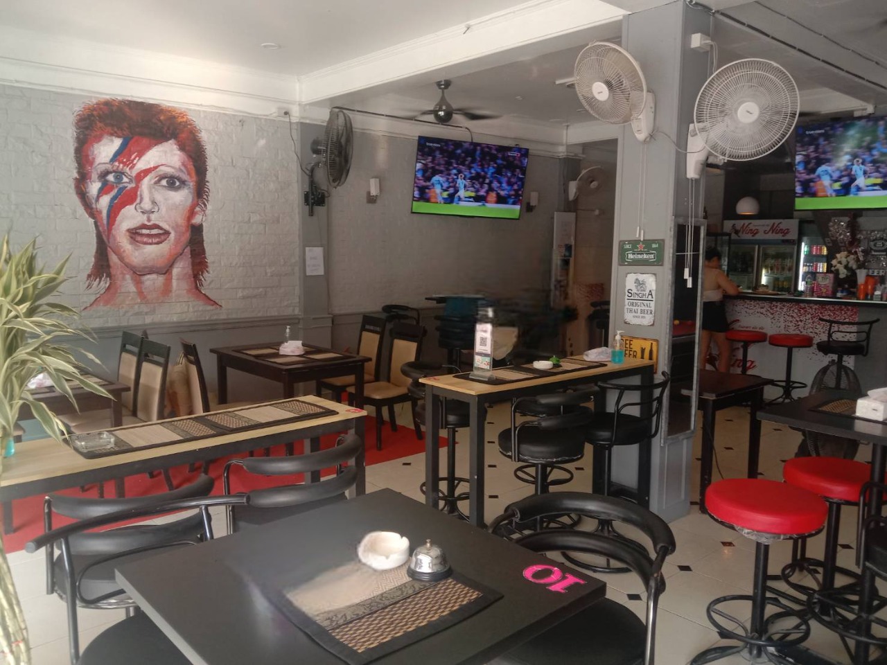 ning ning restaurant bar in jomtien, wall art, head of a woman