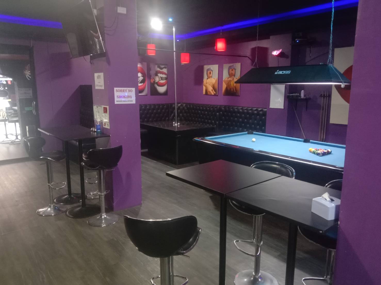 Lips lounge, gentlemens club jomtien, soi whitehouse, the lounge bar