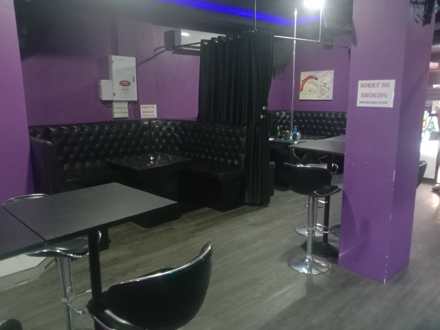 Lips lounge, gentlemens club jomtien, soi whitehouse, indoor