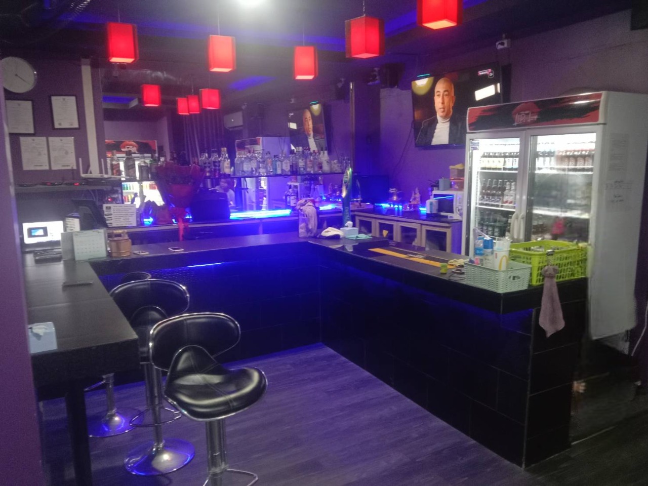 Lips lounge, gentlemens club jomtien, soi whitehouse, the gentlemens club