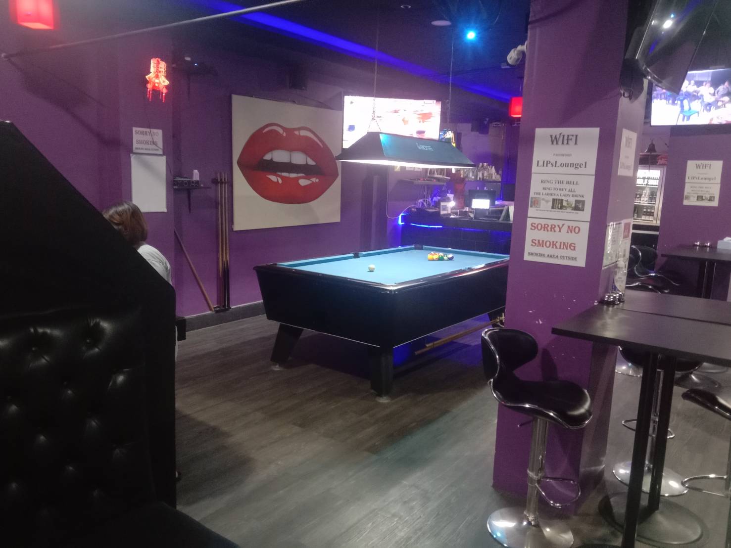 Lips lounge, gentlemens club jomtien, soi whitehouse, pool table