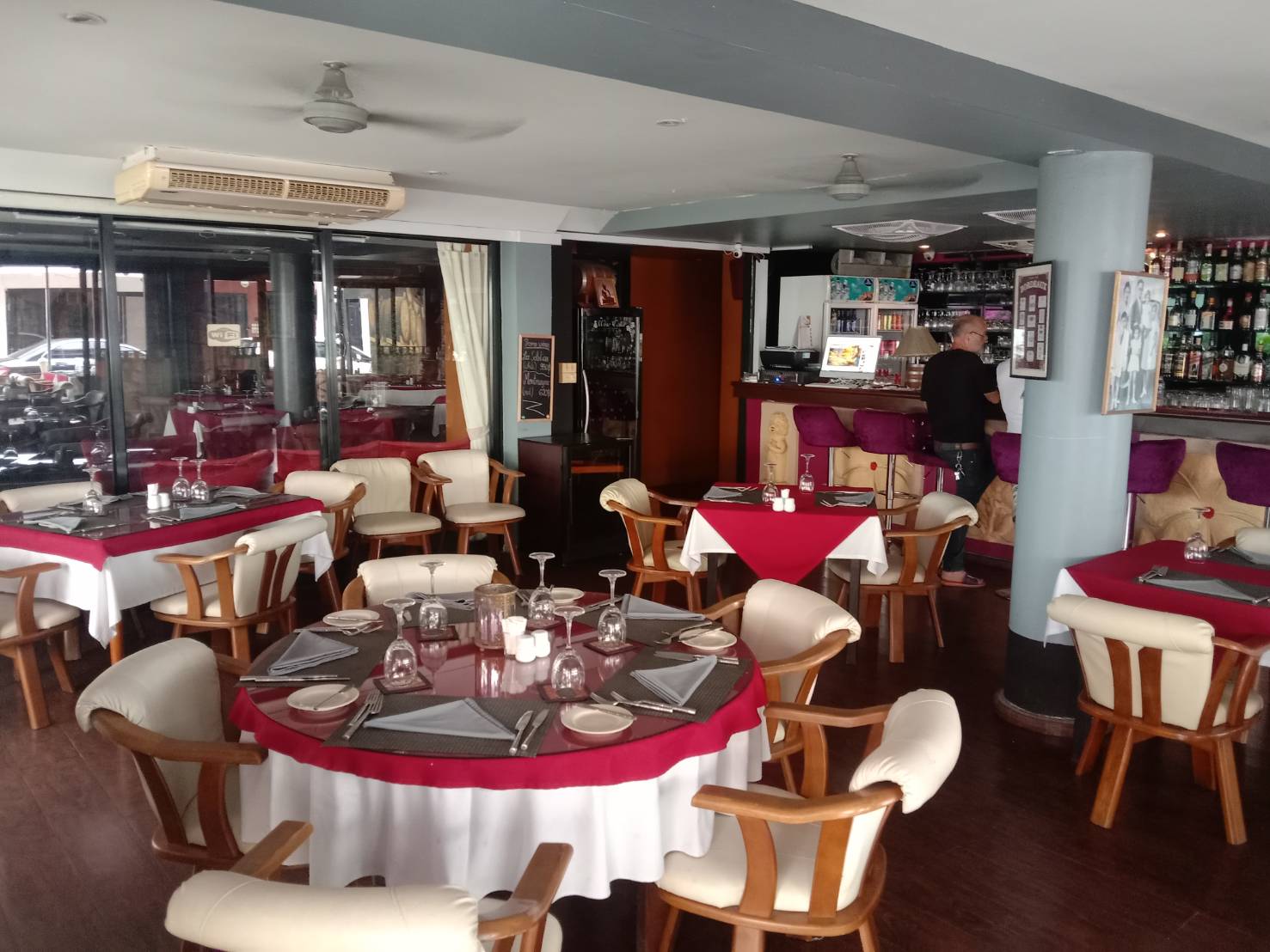 Reastaurant Bordeaux in pattaya Thai, airco section