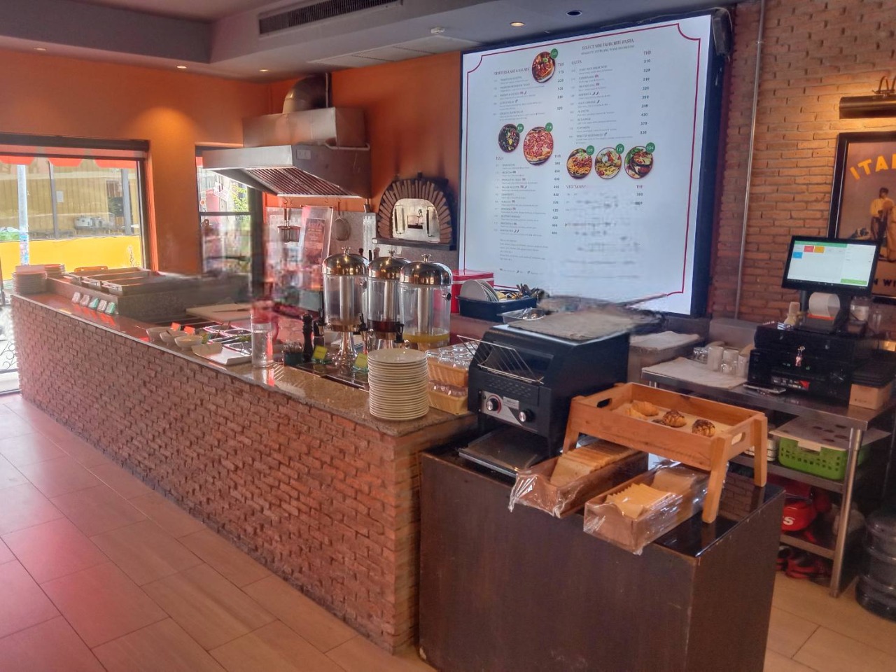 Portofino pizza & pasta pattaya, desk and counter