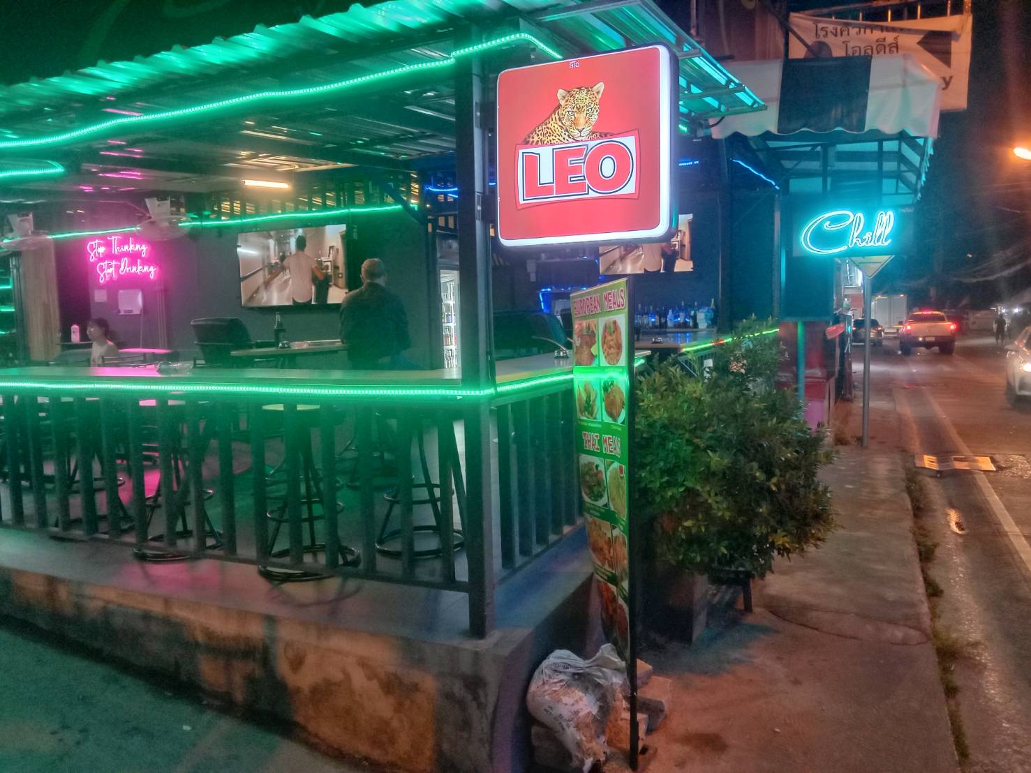 chill bar and restaurant, soi arunothai Pattaya, the bar on the corner