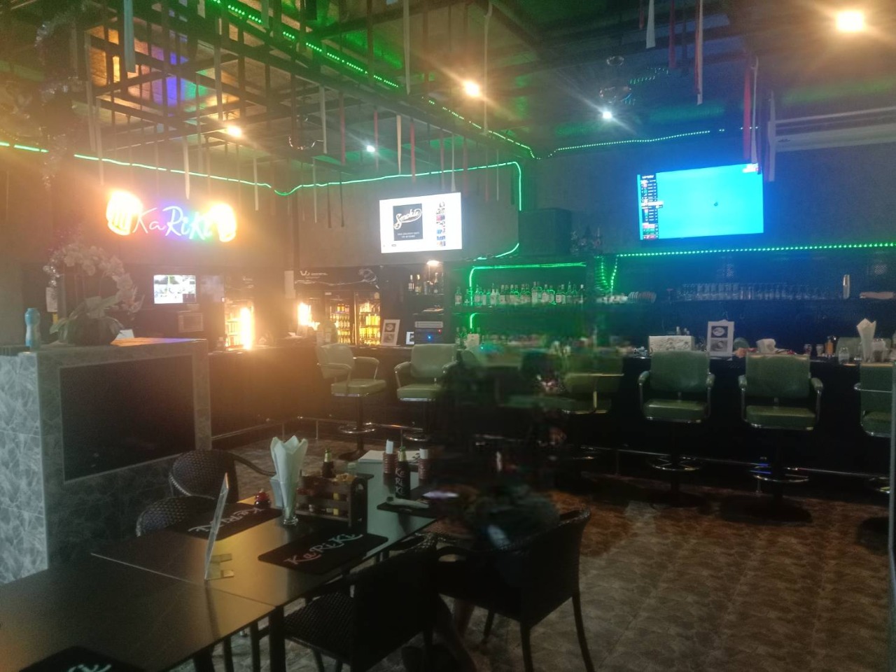 KA RI KI sports bar, indoor bar