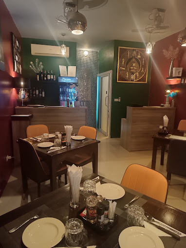 Osteria Sendi, Italian restaurant in Pattaya, soi Bong Koch, Italian restaurant decoration