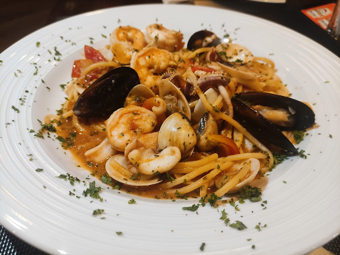 Osteria Sendi, Italian restaurant in Pattaya, soi Bong Koch, Sendi's seafood pasta with assortiment of shells and shrimps