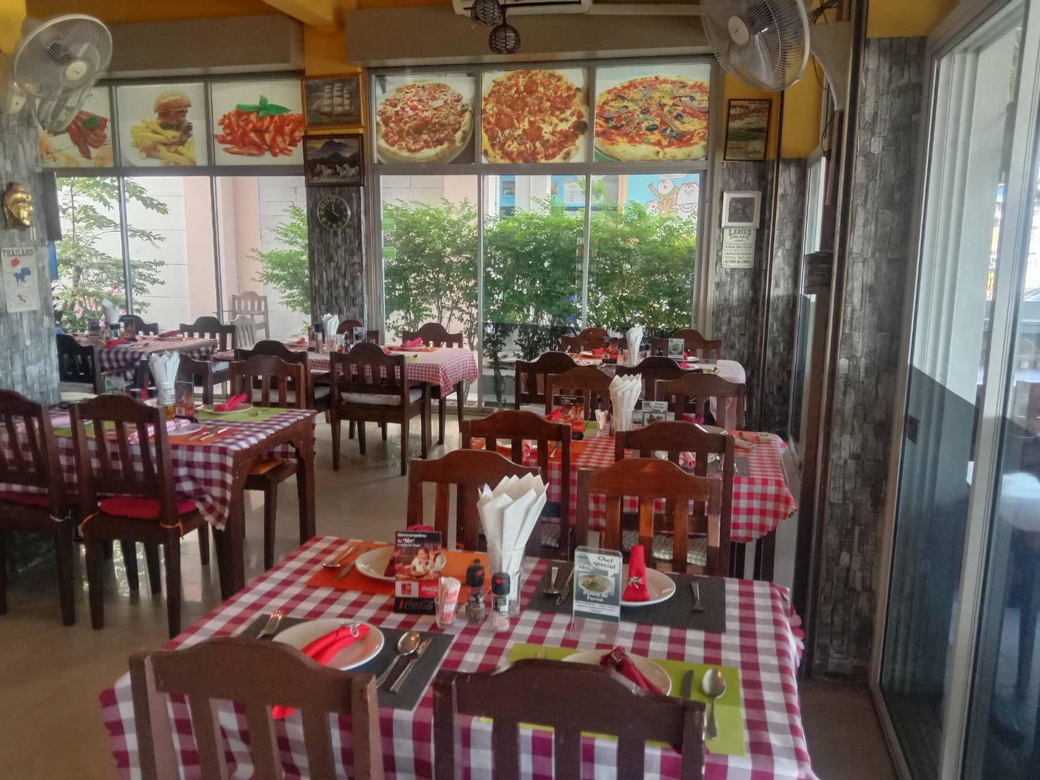 Pumpui pizza restaurant in soi countryclub Pattaya, restaurant