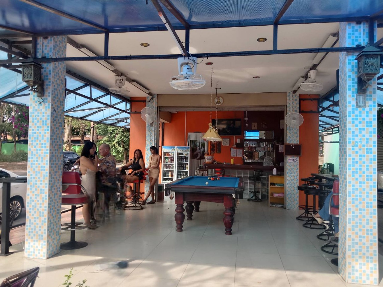 Nikki bar in Rhompho Pattaya,  billiart pool table