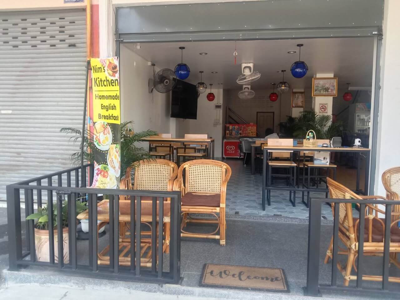 Nim's kitchen, bar restaurant Jomtien Pattaya Thailand, table ranking