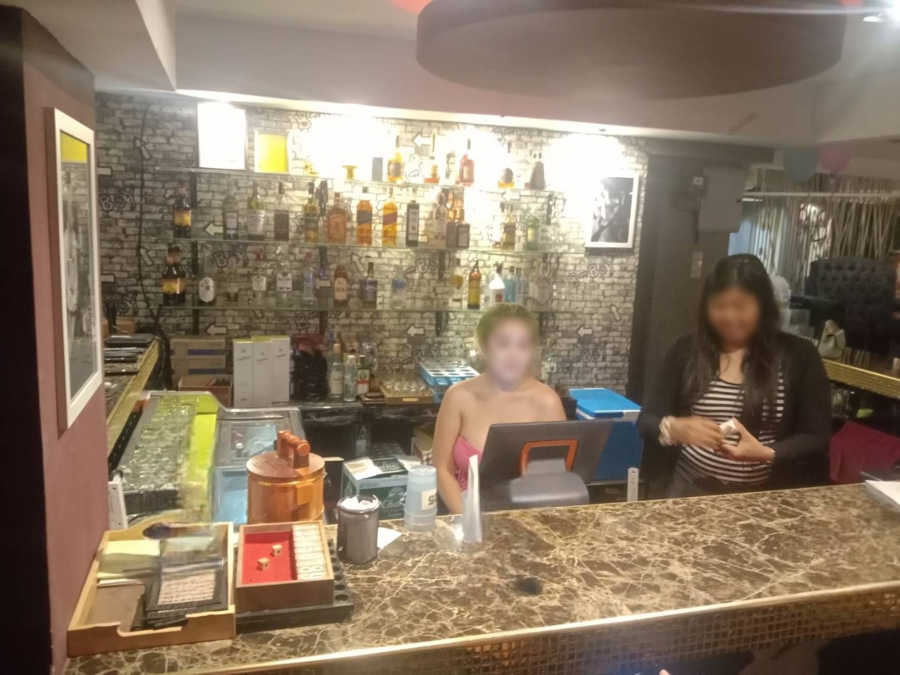 Wisper Lounge gentlemen's club Pattaya, dark side, soutane