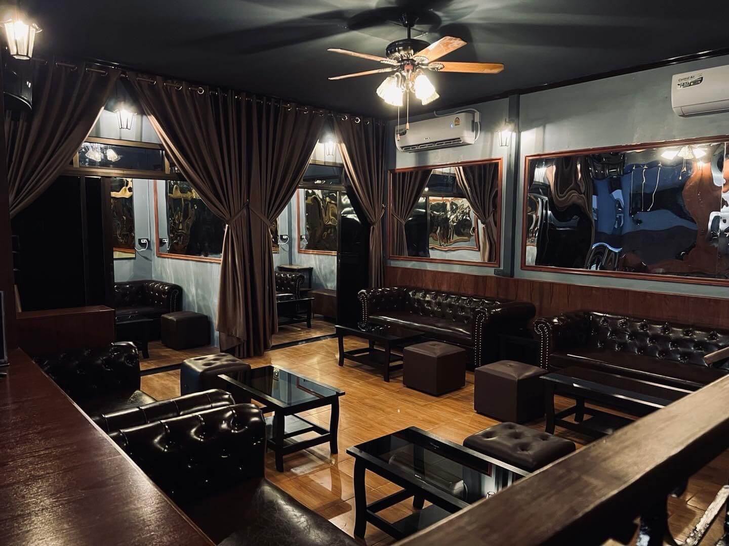 mirror club gentlemens cozy inviting bar