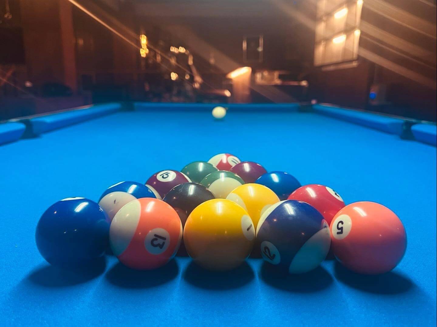 mirror club gentlemens close up pool billiart bals