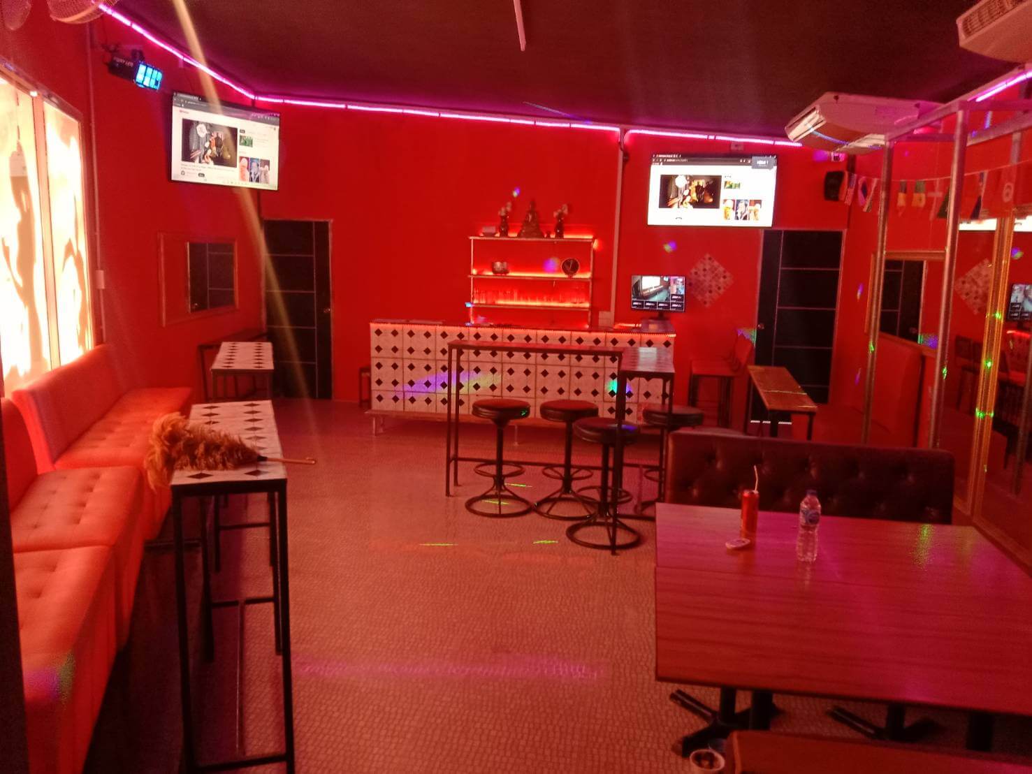 Bunny bar, Khao Talo Pattaya Darkside, sofa's