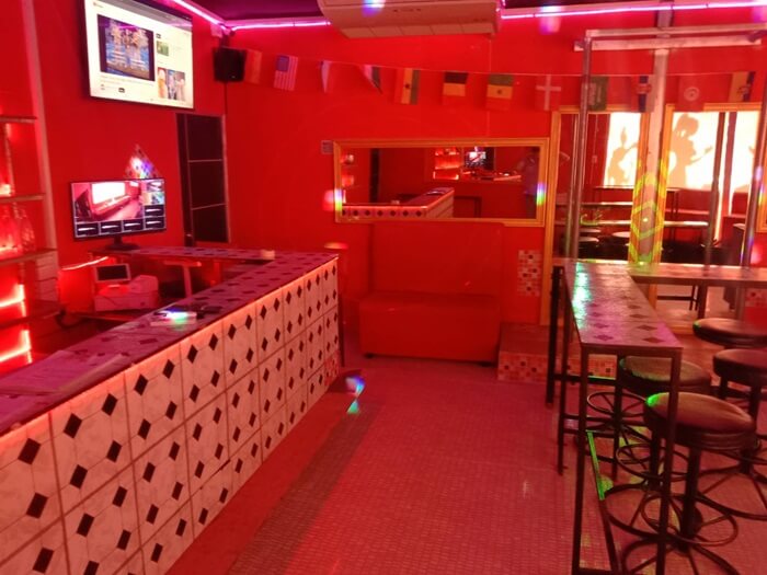 Bunny bar, Khao Talo Pattaya Darkside, mirrors and seats