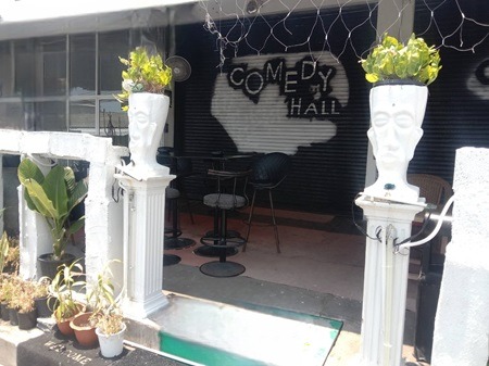Comedy Hall Khao Talo Pattaya dark side, entranche