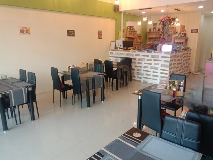 La Taverna  Bistro restaurant, Pattaya soi Khao Talo, restaurant area