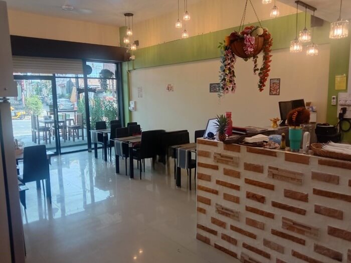 La Taverne  Bistro restaurant, Pattaya soi Khao Talo, desk