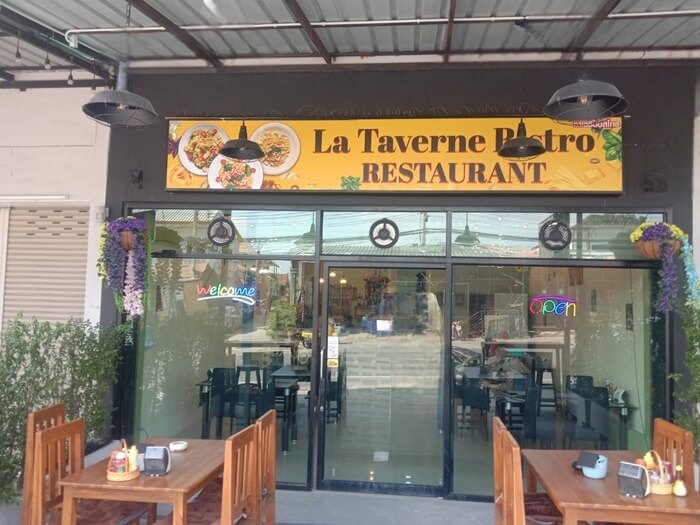La Taverna  Bistro restaurant, Pattaya soi Khao Talo, terras