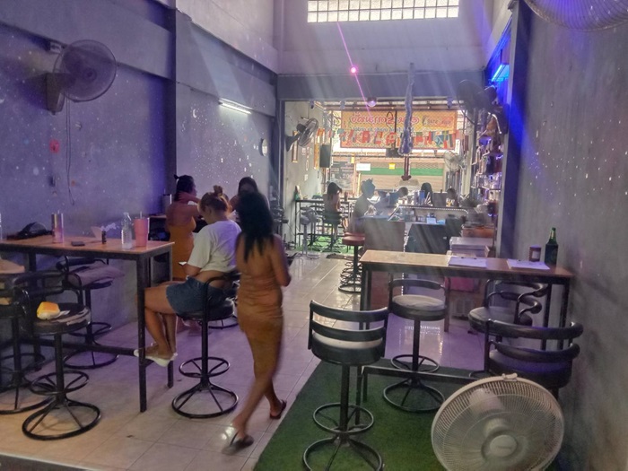 Nine Star Bar and Restaurant Pattaya, Lengkee-3the road, staff