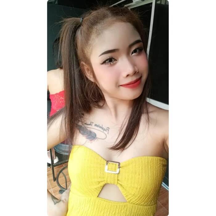 Secret Club Pattaya, the smiling girl in yellow