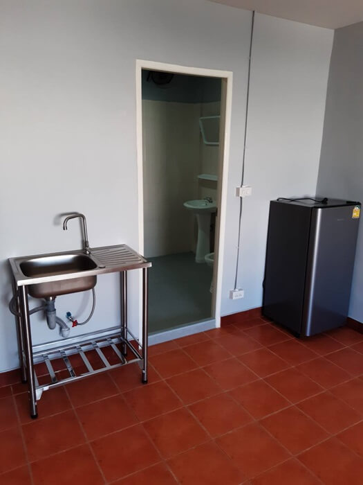 Golden view, guesthouse, restaurant and bar in Jomtien Pattaya, separate sink