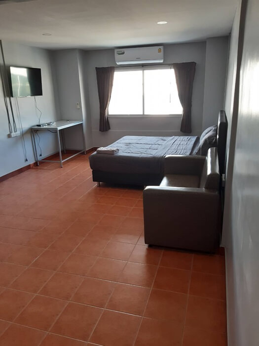 Golden view, guesthouse, restaurant and bar in Jomtien Pattaya, spacious bedroom