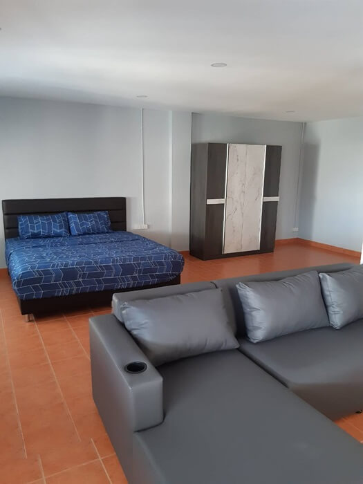 Golden view, guesthouse, restaurant and bar in Jomtien Pattaya, luxery sofa's