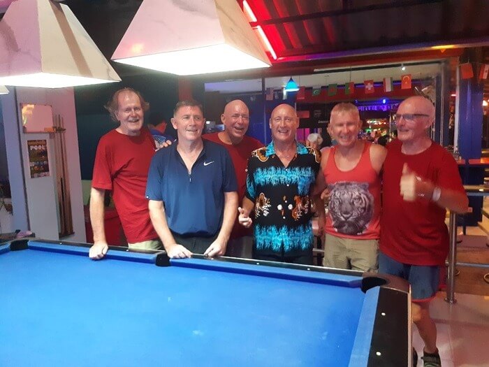 Golden view, guesthouse, restaurant and bar in Jomtien Pattaya, members of billiart pool club