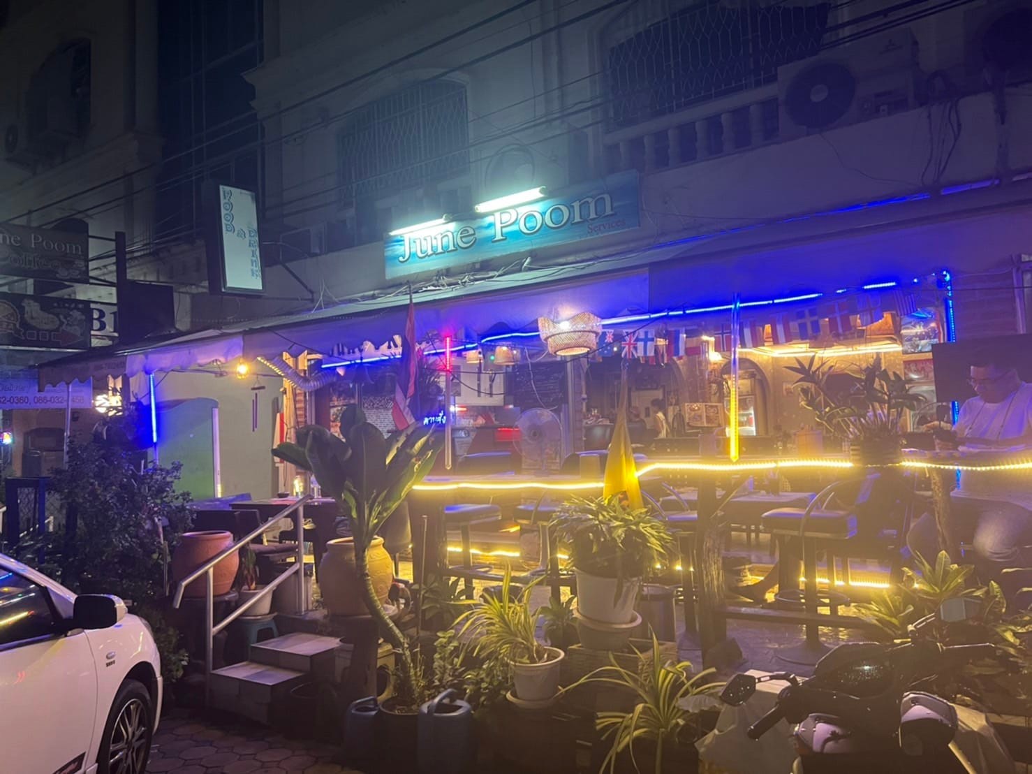 June's kitchen Thai and international kitchen central Pattaya, main entranche