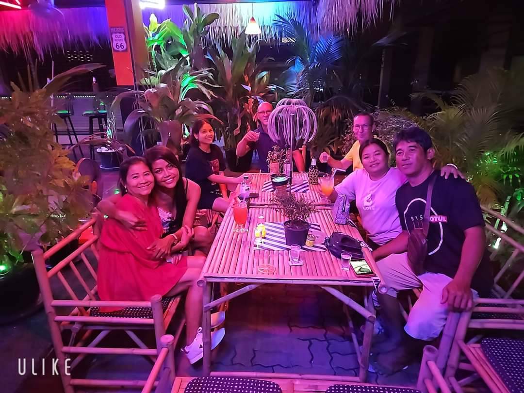 Orange bar rompho complex Pattaya, a happy crowd