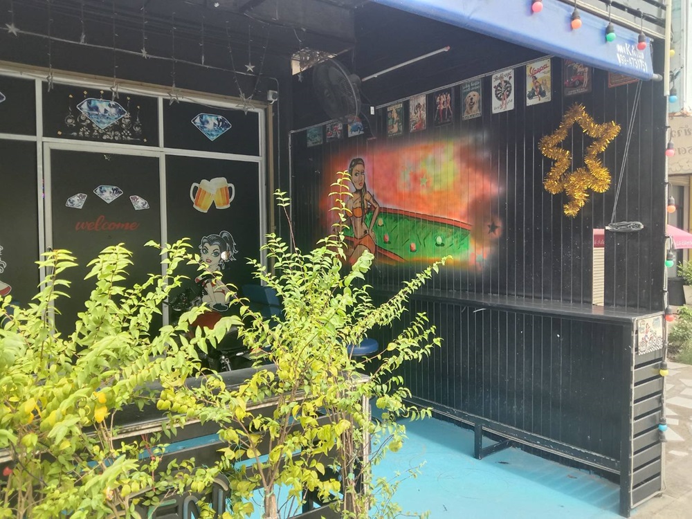 Diamond Bar Darkside, entrance with plants