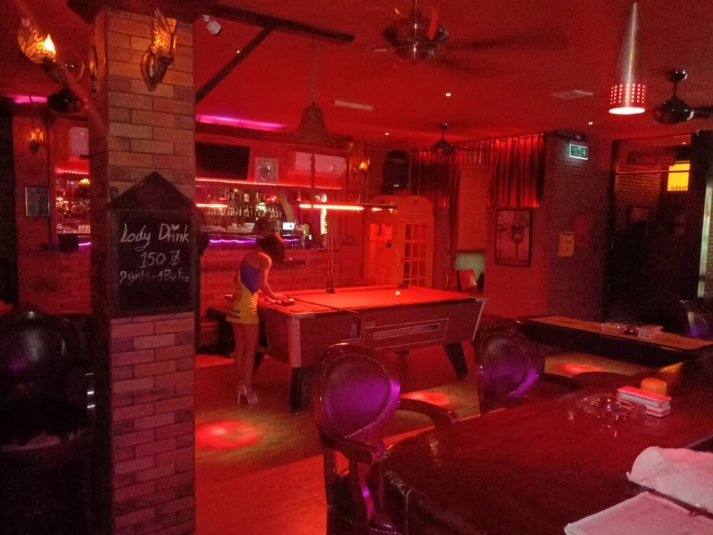 Bar, club, La Poste, soi Lengkee Pattaya, luxury bar seats