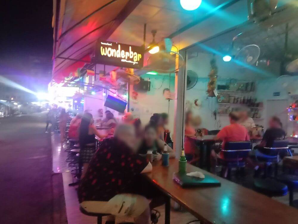 Wonderbar New Plaza Pattaya, cool beer