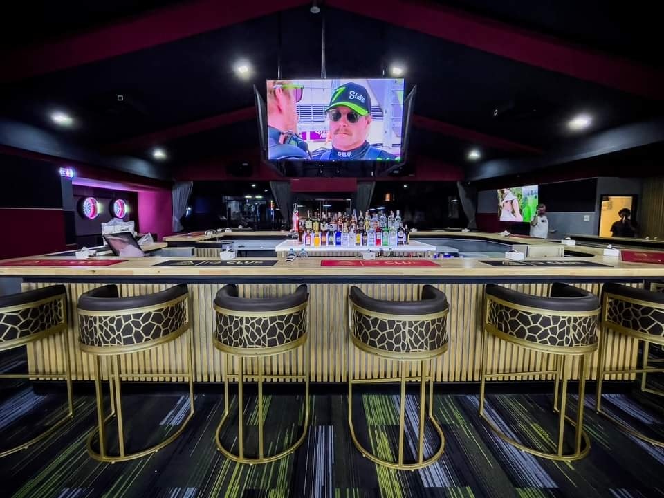 IQ Club, poolhall Pattaya, luxury bar area