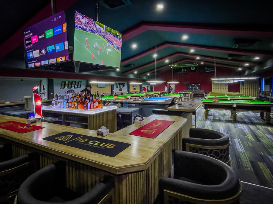 IQ Club, poolhall Pattaya, snooker and chinese pool palace