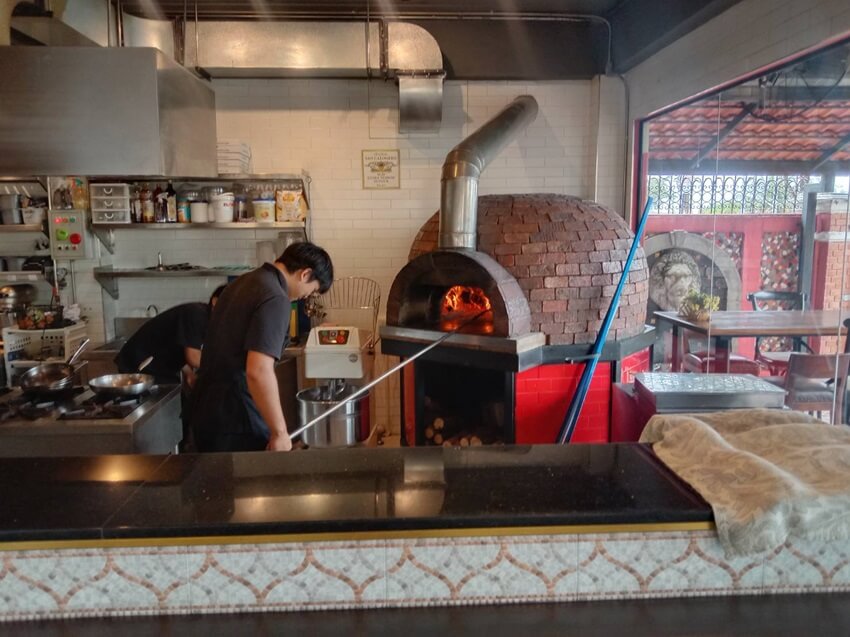 Sicily Italian restaurant, Maprachan lake Pattaya, pizza oven