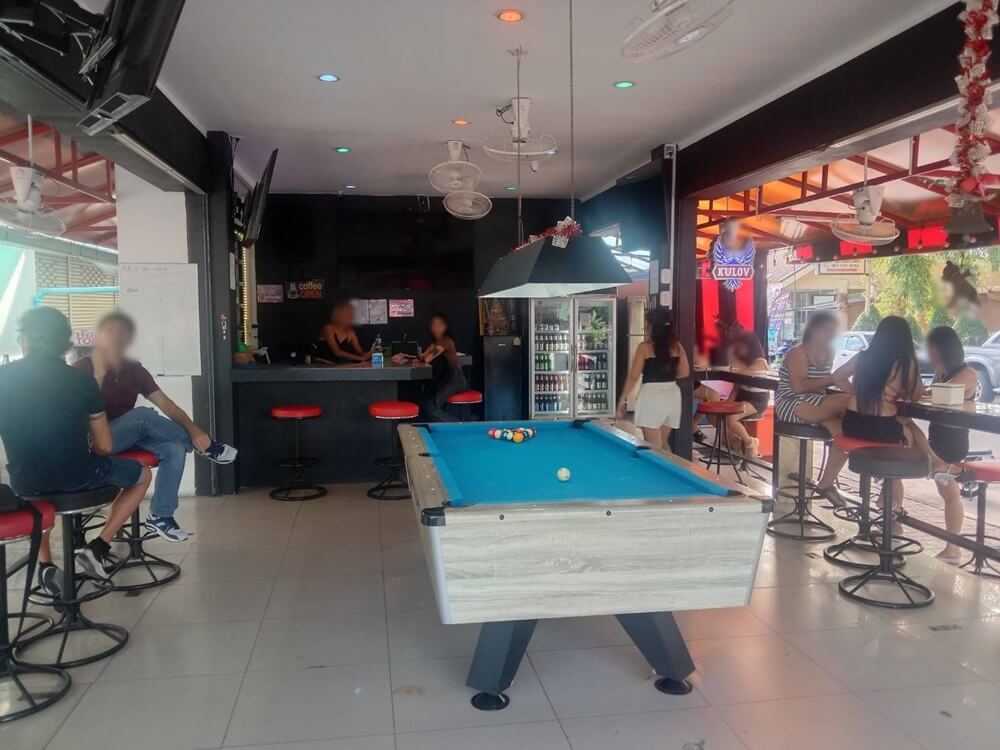 You & Me Bar RomPho complex jomtien Pattaya, the pool and insight view